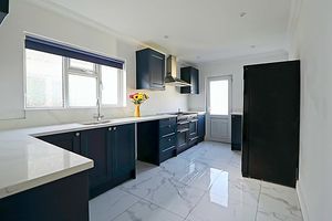 Kitchen / Breakfast Room- click for photo gallery